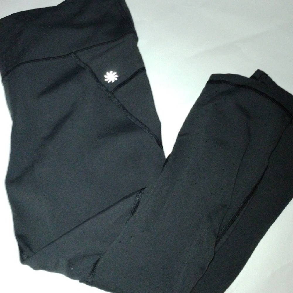 Athleta Capri Perforated Top leggings nwot